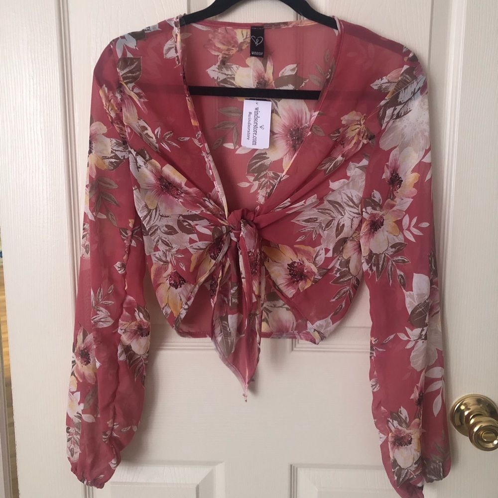 *NWT* Floral Tie Front Crop Top